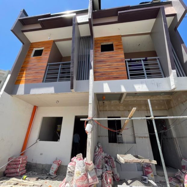 For Sale Townhouse In Mapayapa Village Las Pinas Pulang Lupa Uno JB