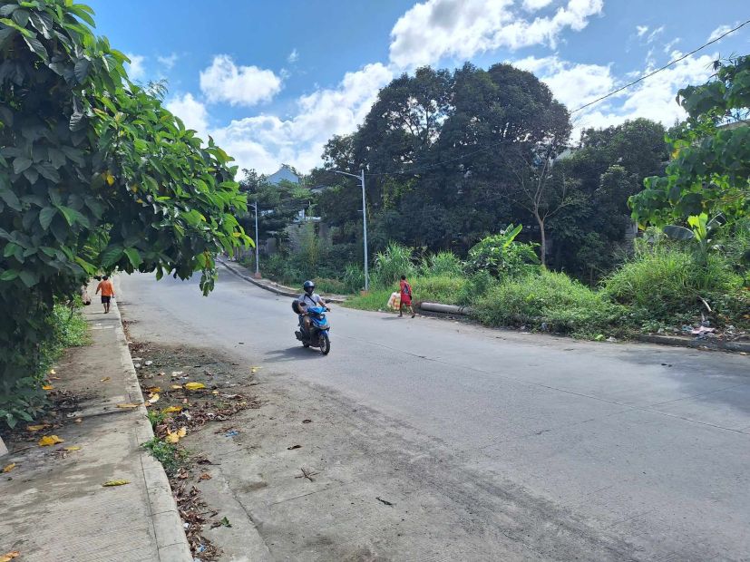 COLINAS VERDES TUNGKO MANGGA SJDM NEAR SM AND AYALA TUNGKO