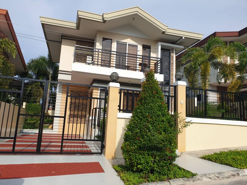 4 Bedrooms Ilumina Estate Phase - 01 in Communal Buhangin, Davao City.