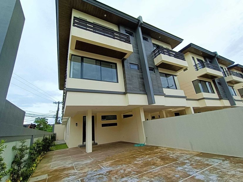 3 Storey Townhouse Unit for Sale in Greenfields, San Fernando, Pampanga