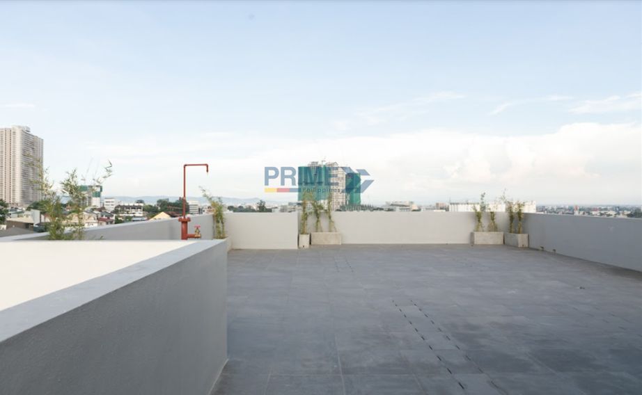 130 sqm Rooftop commercial space for lease - Ideal for bars!