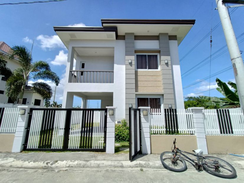 3BR House and Lot For Sale at Grand Royale in Malolos Bulacan-JV2