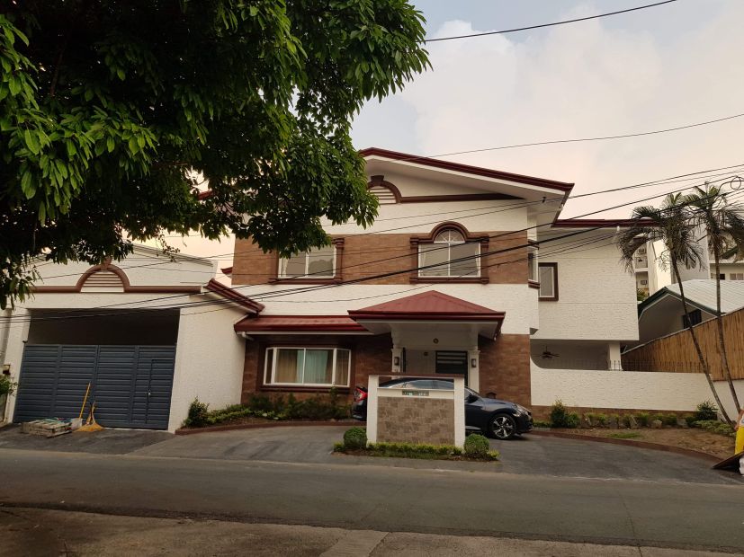 5 Bedroom House & Lot in Merville Paranaque Near Airport BGC C5 Mckinley