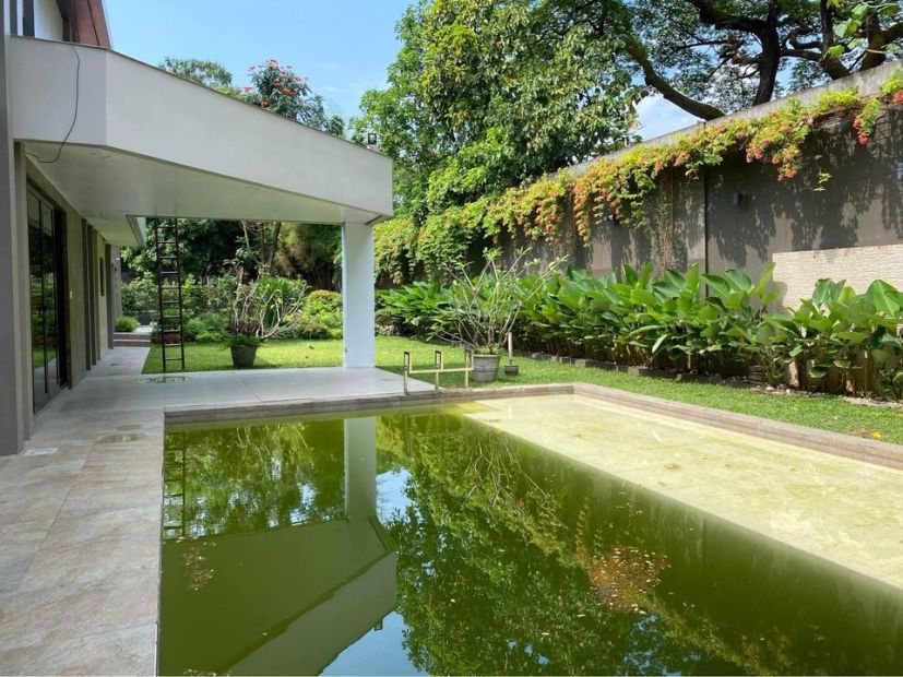 FORBES PARK VILLAGE MODERN HOUSE AND LOT MAKATI