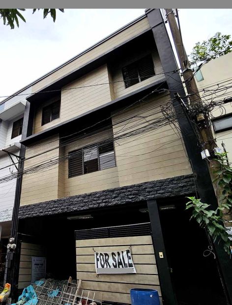 Townhouse For Sale in New Intramuros Village, Old Balara,Quezon City