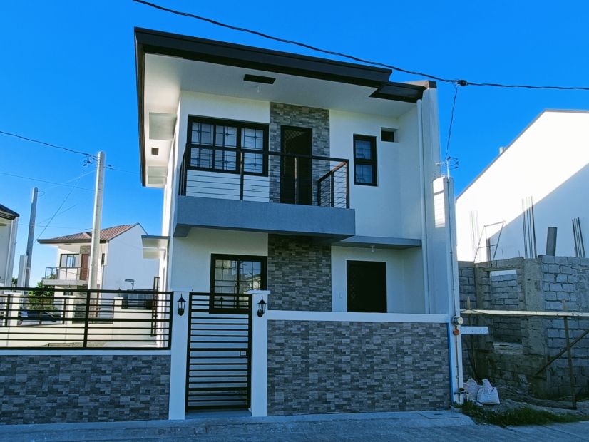 Pre-selling House For Sale in Malolos, Bulacan near Vista Mall