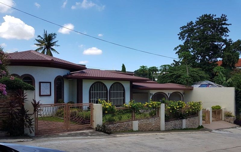 HUGE BUNGALOW HOUSE FOR SALE AT GUADALUPE HEIGHTS