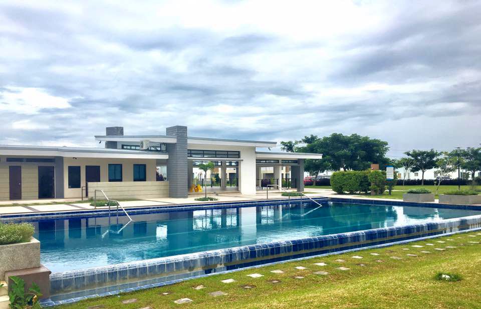 2 Bedroom House for sale in Bacolod secured subdivision Avida Village ...