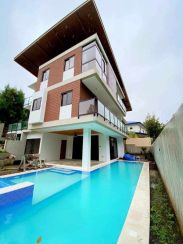 For Sale House and Lot with Swimming pool in Royale Tagaytay Estate, Alfonso
