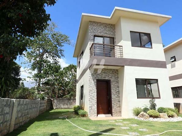 Classy House and Lot in Antipolo City near Marilaque Highway.PH965