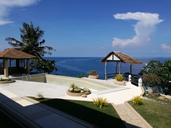 beach-house-in-cebu-province-with-infinity-pool-plus-great-views-of-the-sea