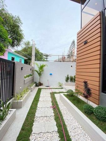 Single Detached House For Sale in BF Resorts Village, Brgy. Talon Las ...