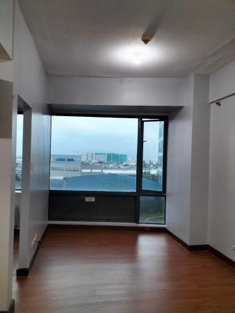 Studio bare for rent or sale at Eastwood City