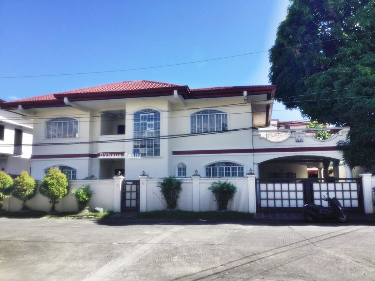 House and Lot for Sale in BF Resort, Las Pinas City