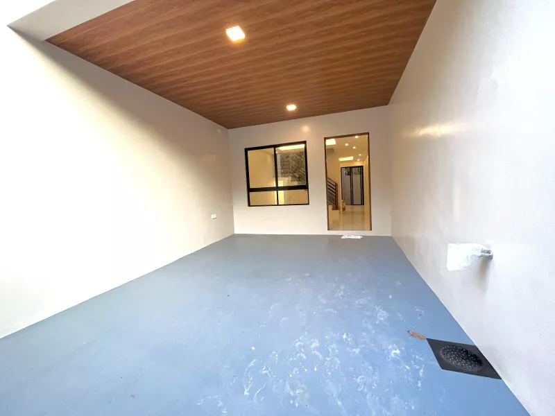PRE-SELLING 4-5 Bedrooms Modern 3storey townhouse in Pilar very accessible going