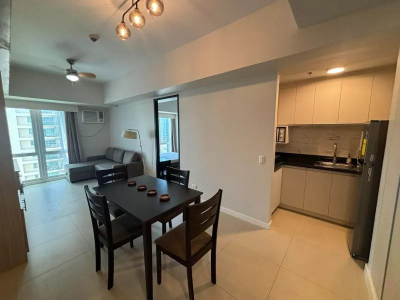 FOR RENT- MODERN & POLISHED 1BR UNIT IN SOLINEA. JUST ACROSS AYALA MALL-CEBU.