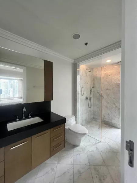 Four Bedroom Unit for Sale in Discovery Primea Residences, Makati