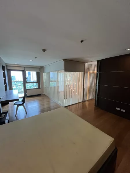For Sale 1 BR unit in TRAG Makati