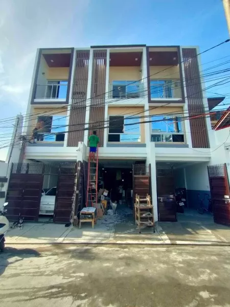 Townhouse in Roxas District Quezon City with 4 Bedrooms For Sale 15.3M - LC
