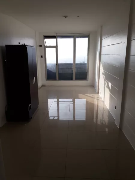 Infront Of Ust Big Studio Type Condo For Sale In Torre De Sto. Tomas.