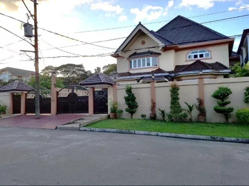 For SALE: 1,200 sqm House & Lot, Capitol Homes in Quezon City (P165M)