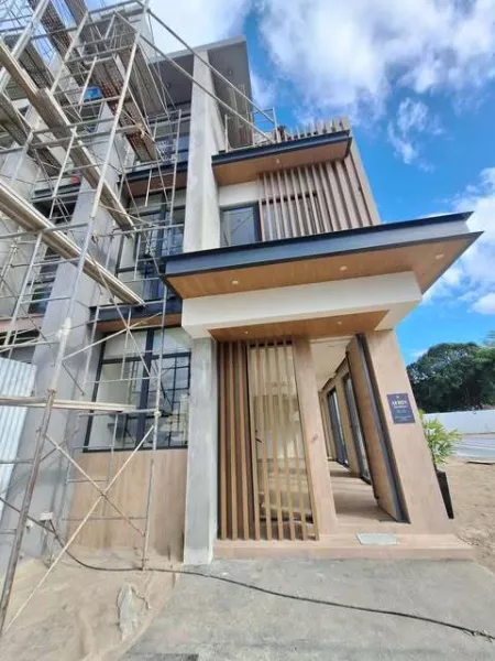 Pre selling House and for Sale in Mresidences Katipunan Extension Balara Quezon