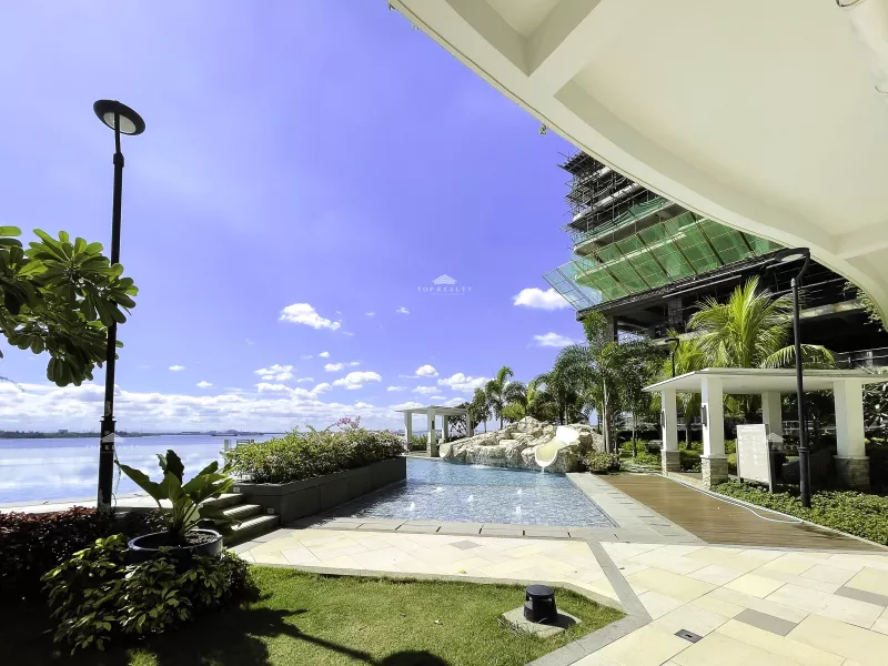 For Sale: 3BR Penthouse Resort in Oak Harbor Residences
