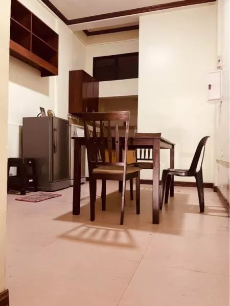 PN51969 Townhouse for Rent in Makati!