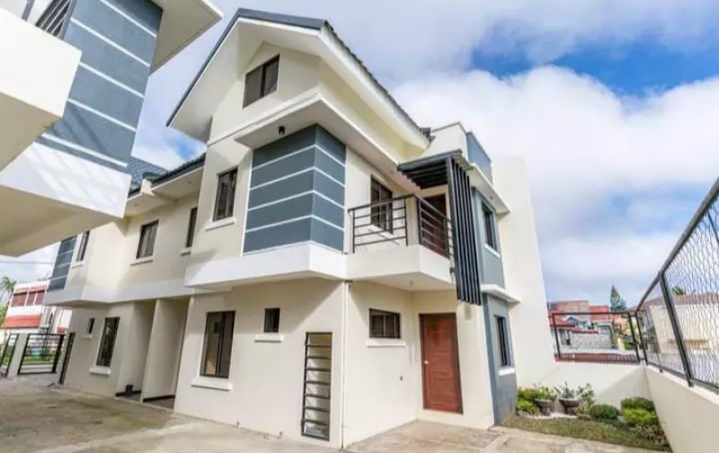 Townhouse For Sale in Foggy Heights Tagaytay-MC