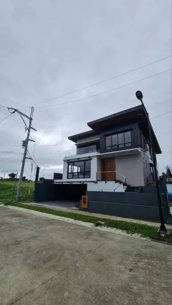 FOR SALE: 5-Bedroom House in Mondia Nuvali, Santa Rosa City, Laguna JHR_LGN08