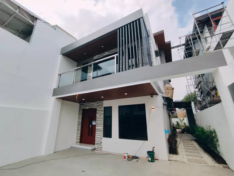 BEAUTIFUL MODERN DESIGN 3 STOREY SINGLE DEATCHED HOUSE FOR SALE IN LAS PIÑAS