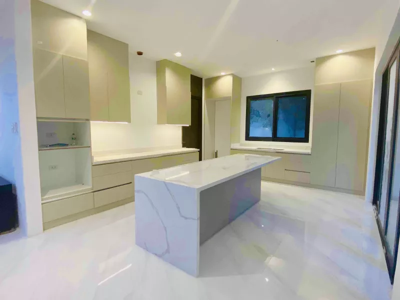 Luxurious Brand New House 7BR Sun Valley Parañaque