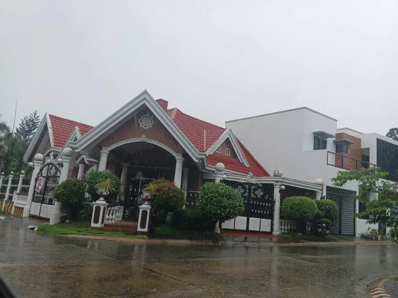 London type Bungalow House and Lot for sale