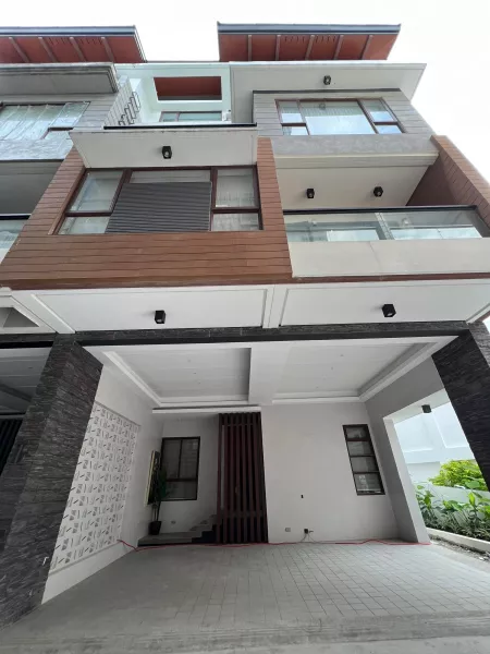 4 Storey Compound Townhouse For Sale in Brgy Manresa Quezon City-(SD)JV2