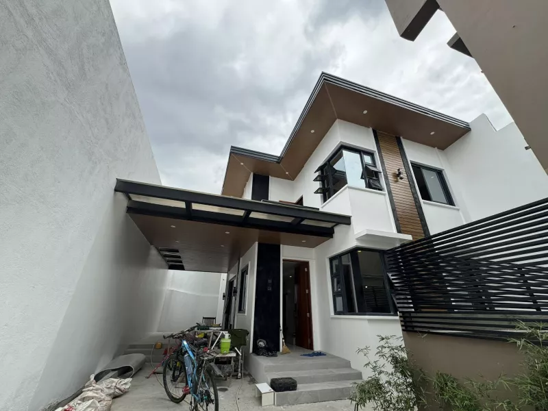 4BR & 3T&B Single Attached for Sale in Kingspoint Subd. QC. - Rey Samaniego
