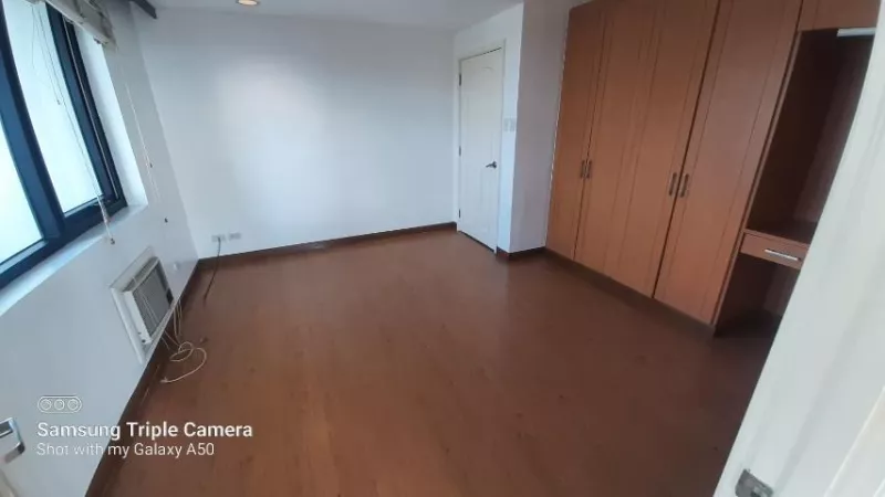 4 Bedroom Condo Unit for Lease in Skyline Premier near beside Robinsons Magnolia