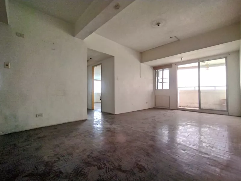 Wack Wack Royale Mansion 82 sqm 2BR corner unit w/ balcony, golf course view