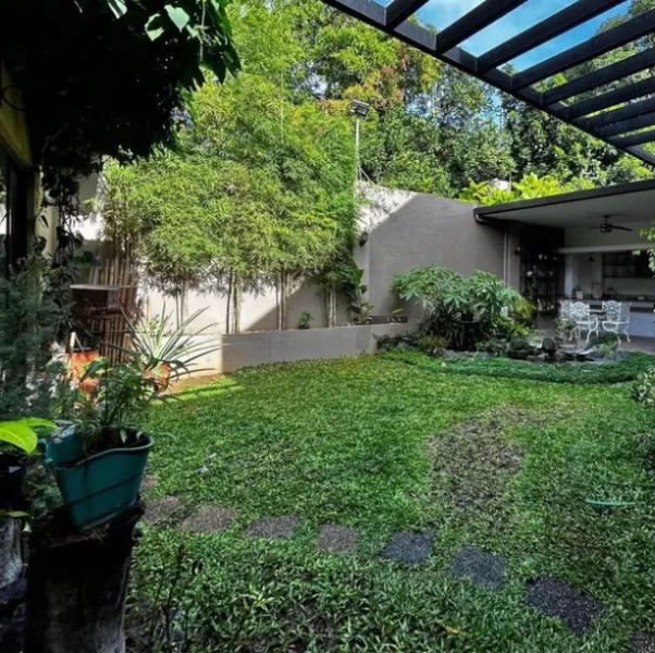 JRE-2087 345 sqm Lot 6 Bedrooms House for sale in BF Homes, Parañaque City