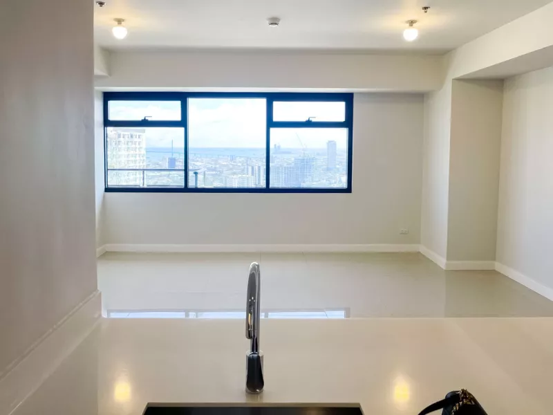 Spacious Corner One-Bedroom Condo with high-end finishes in The Alcoves