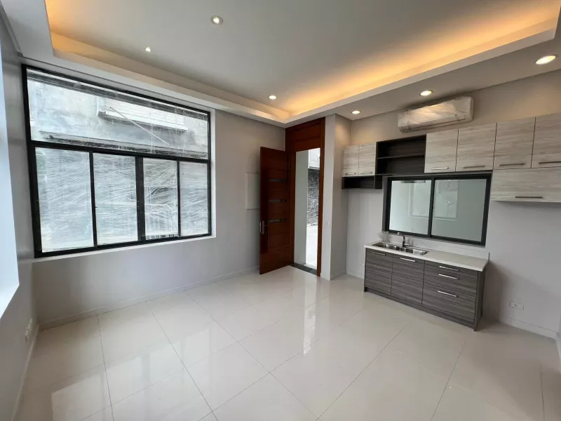2 Storey Townhouse in Project 8 Quezon City with Security nr EDSA Balintawak SD