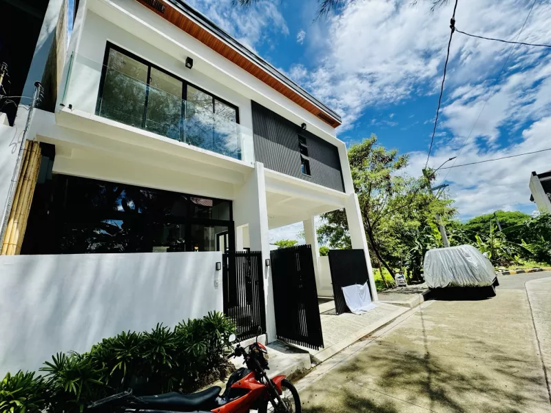 Brand New House and Lot for Sale in Greenwoods Executive Village Lot Area: 183