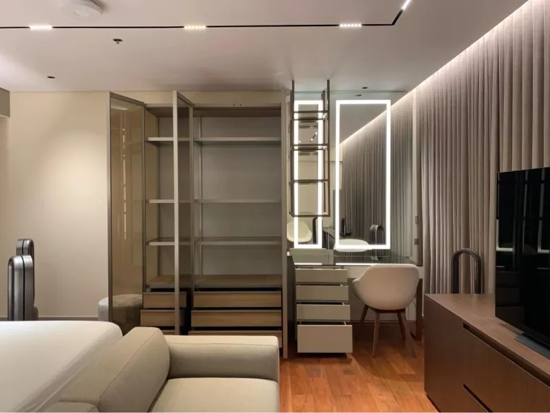 PRIVATE LUXURIOUS SPACIOUS MAKATI CONDO FOR SALE