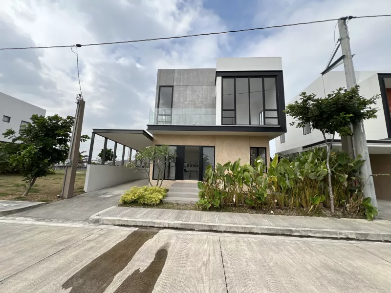 House and lot for Sale Anyana / Antel Grand General Trias Cavite near MOA / NAIA