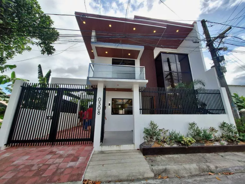 Modern - Elegant Single attached house and lot for Sale in Cainta near Junction