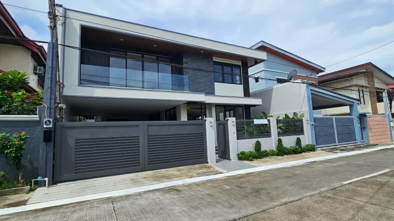 5BR MODERN SEMI FURNISHED SINGLE ATTACHED IN SUCAT PARAÑAQUE CITY