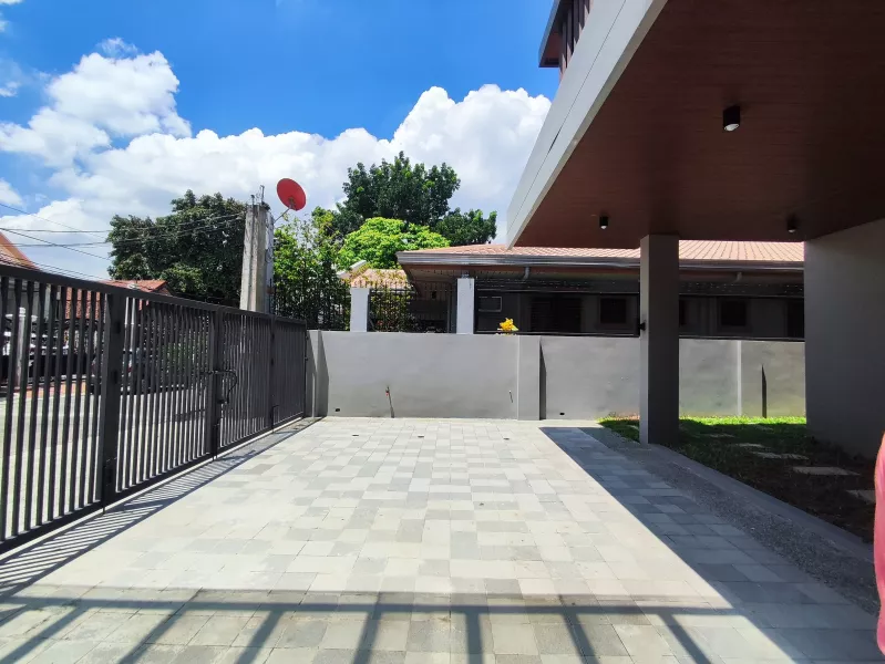 Filinvest 2 House and Lot w/ Swimming Pool Batasan Hills Quezon City 48M SD