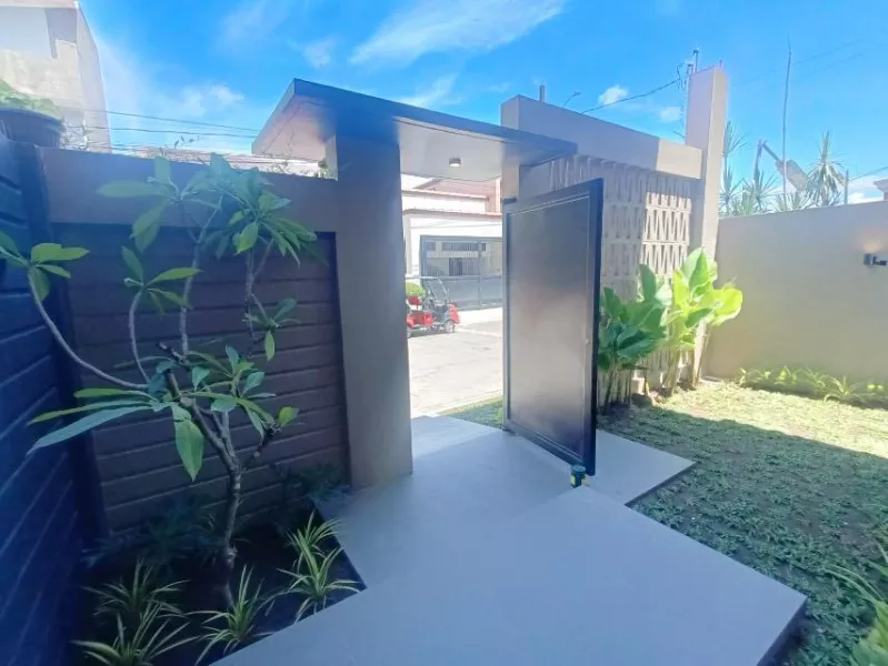 4 Bedroom House and Lot with Pool For Sale in BF Homes-AP