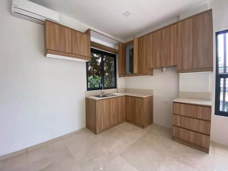 Townhouse For Sale Quezon City Teachers Village, 2 Car Garage, Roofdeck SD