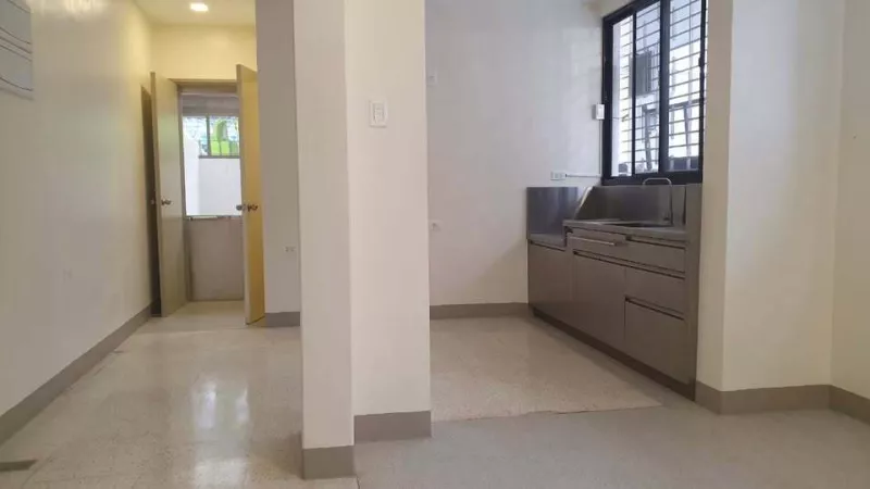 PN56758 Townhouse Rent in Banawe nr E Rod. QC!