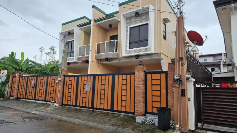 SPACIOUS DUPLEX HOUSE AND LOT IN BF RESORT VILLAGE LAS PINAS CITY